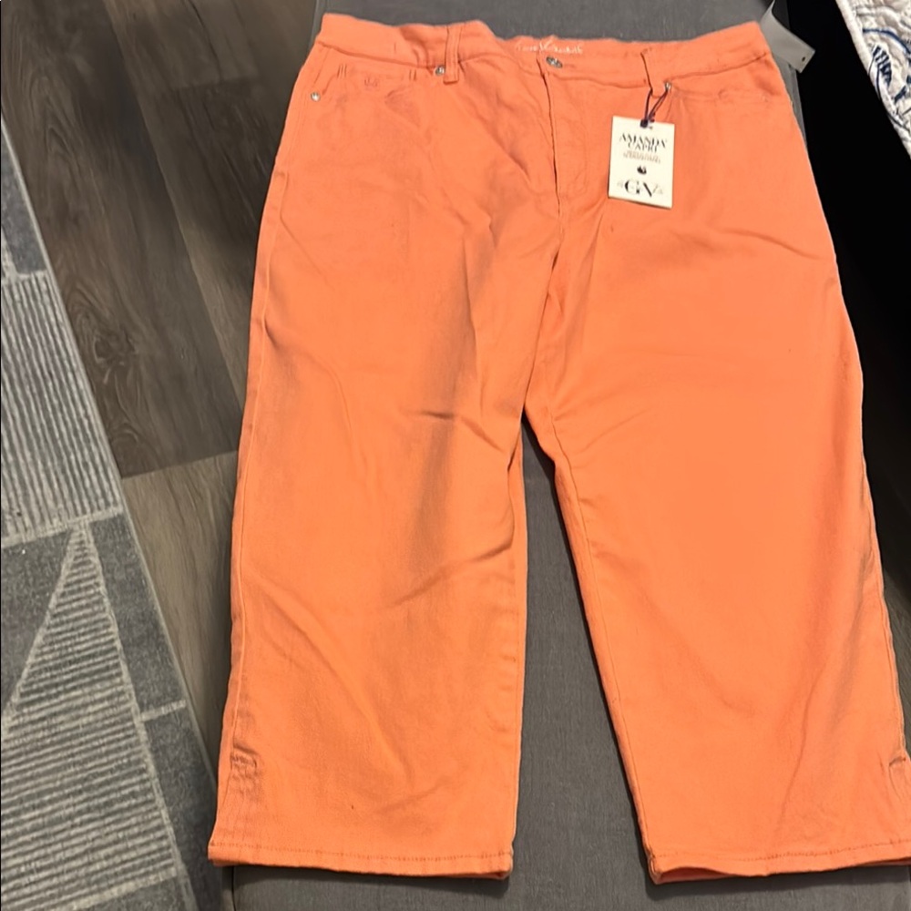 Gloria Vanderbilt Women’s Size 14 Capris NWT
